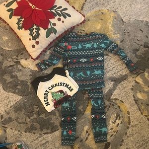 Christmas bundle of pjs and shirt in size 4 toddler